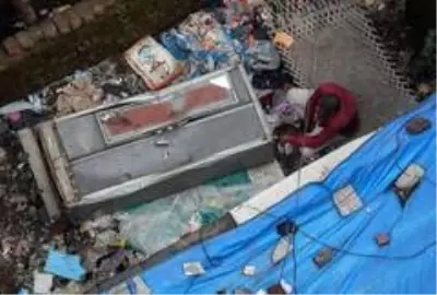 Hindistan'da bina çöktü: 25 kişi mahsur kaldı, 10 kişinin cansız bedenine ulaşıldı Hindistan'da bina çöktü: 25 kişi mahsur kaldı, 10 kişinin cansız bedenine ulaşıldı