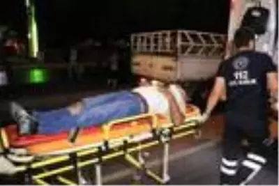 İki motosiklet çarpıştı: 3 yaralı İki motosiklet çarpıştı: 3 yaralı