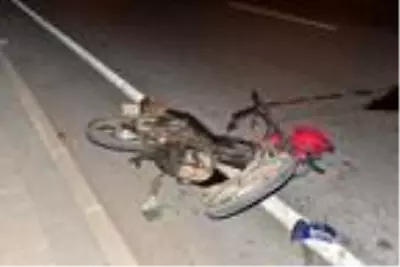 İki motosiklet çarpıştı: 3 yaralı İki motosiklet çarpıştı: 3 yaralı