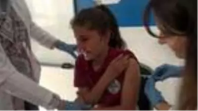 Koronavirüs nedeniyle bu yıl ilk kez milyonlarca çocuk okul yerine aile hekimliklerinde aşı olacak