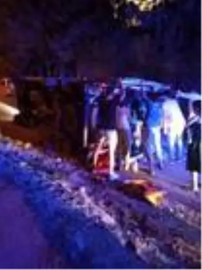 İskenderun'da hasta almaya giden ambulans devrildi İskenderun'da hasta almaya giden ambulans devrildi