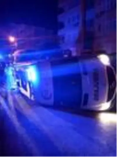 İskenderun'da hasta almaya giden ambulans devrildi İskenderun'da hasta almaya giden ambulans devrildi