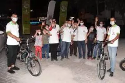 Isparta'da görme engelliler ilk kez bisiklet deneyimi yaşadı Isparta'da görme engelliler ilk kez bisiklet deneyimi yaşadı