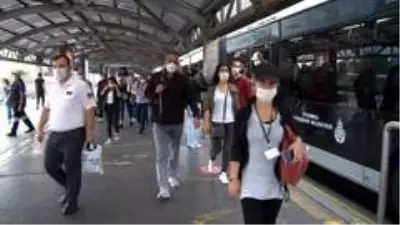 Kademeli mesai saati uygulamasının ilk gününde toplu ulaşımdan manzaralar Kademeli mesai saati uygulamasının ilk gününde toplu ulaşımdan manzaralar