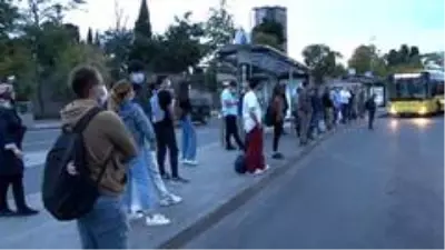 Kademeli mesai saati uygulamasının ilk gününde toplu ulaşımdan manzaralar Kademeli mesai saati uygulamasının ilk gününde toplu ulaşımdan manzaralar