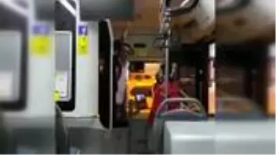Kadıköy'de özel halk otobüsünde şoför ve yolcu arasında tartışma kameraya yansıdı Kadıköy'de özel halk otobüsünde şoför ve yolcu arasında tartışma kameraya yansıdı