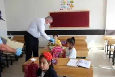 Kahta Belediyesi'nden 81 ildeki 81 okula çiğköfte Kahta Belediyesi'nden 81 ildeki 81 okula çiğköfte