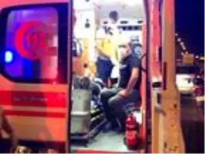 Kamyonla çarpışan otomobil takla attı: 3 yaralı Kamyonla çarpışan otomobil takla attı: 3 yaralı