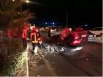 Kamyonla çarpışan otomobil takla attı: 3 yaralı Kamyonla çarpışan otomobil takla attı: 3 yaralı