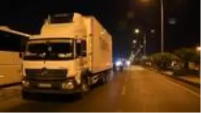 Kamyonla çarpışan otomobil takla attı: 3 yaralı Kamyonla çarpışan otomobil takla attı: 3 yaralı