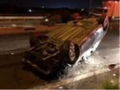 Kamyonla çarpışan otomobil takla attı: 3 yaralı Kamyonla çarpışan otomobil takla attı: 3 yaralı
