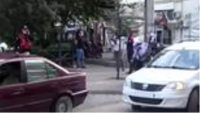Karantinaya uymayan 3 kişi öğrenci yurduna gönderildi Karantinaya uymayan 3 kişi öğrenci yurduna gönderildi