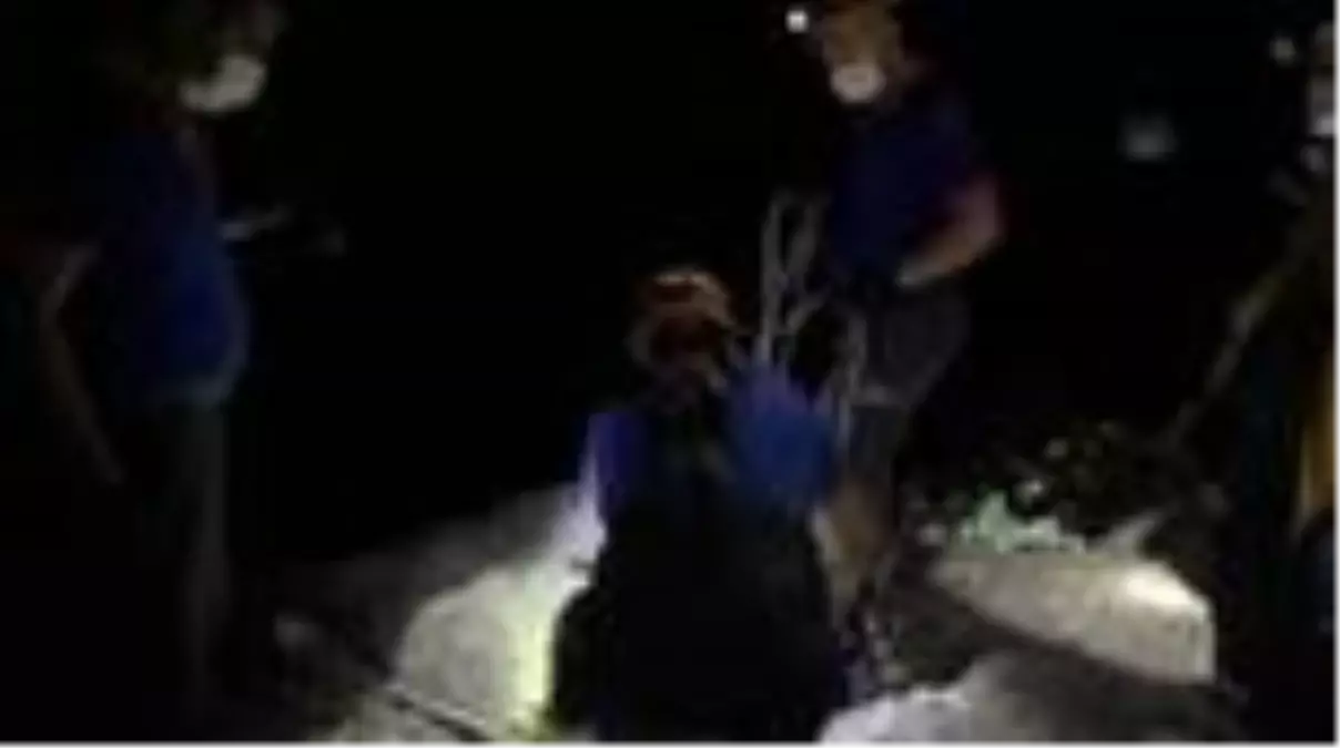 Kayalıklara sıkışan kişi kurtarıldı