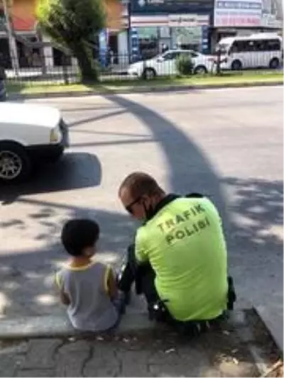 Son dakika haberi | Kaybolan çocuğu trafik polisi ailesine kavuşturdu Son dakika haberi | Kaybolan çocuğu trafik polisi ailesine kavuşturdu
