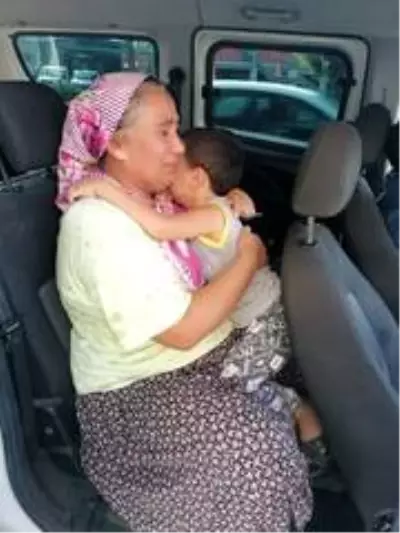 Son dakika haberi | Kaybolan çocuğu trafik polisi ailesine kavuşturdu Son dakika haberi | Kaybolan çocuğu trafik polisi ailesine kavuşturdu
