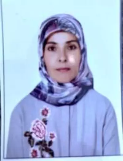 Gözü dönmüş adamın eşinin boğazını kesip eşarpla boğmaya çalıştığı anların yeni görüntüleri ortaya çıktı Gözü dönmüş adamın eşinin boğazını kesip eşarpla boğmaya çalıştığı anların yeni görüntüleri ortaya çıktı