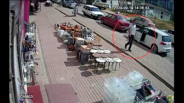 Kendi bisikletini bırakıp küçük çocuğun bisikleti çaldı Kendi bisikletini bırakıp küçük çocuğun bisikleti çaldı