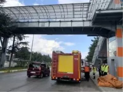 Kırmızı reçeteli ilacı yazmayan doktora öfkelenen hasta, üst geçide çıkıp intihara kalkıştı Kırmızı reçeteli ilacı yazmayan doktora öfkelenen hasta, üst geçide çıkıp intihara kalkıştı