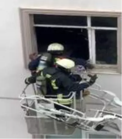 Kırşehir'de evde çıkan yangında Alperen öldü, annesi ve ablası yaralandı Kırşehir'de evde çıkan yangında Alperen öldü, annesi ve ablası yaralandı