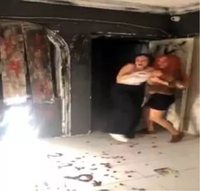 Genç kadın hem korkuyu, hem de mutluluğu bir arada yaşadı Genç kadın hem korkuyu, hem de mutluluğu bir arada yaşadı
