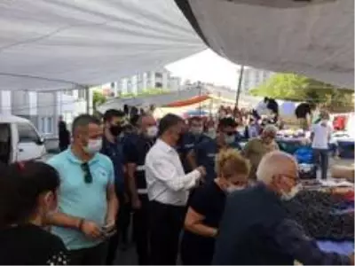 Tekirdağ'da Kovid-19 tedbirlerine uymayan 5 pazarcıya ceza yazıldı Tekirdağ'da Kovid-19 tedbirlerine uymayan 5 pazarcıya ceza yazıldı