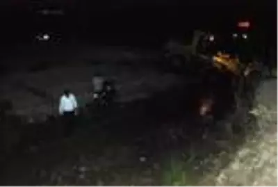 Kuruyan ırmak yatağındaki balıklar gölet açılarak kurtarıldı Kuruyan ırmak yatağındaki balıklar gölet açılarak kurtarıldı