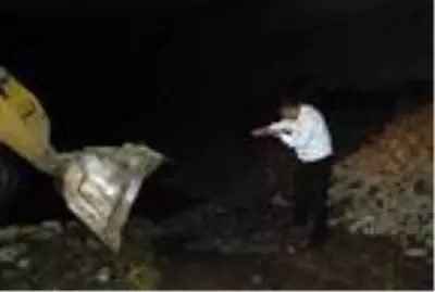 Kuruyan ırmak yatağındaki balıklar gölet açılarak kurtarıldı Kuruyan ırmak yatağındaki balıklar gölet açılarak kurtarıldı