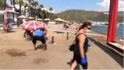 Marmaris'te 'çöp adam'lardan çevre mesajı Marmaris'te 'çöp adam'lardan çevre mesajı