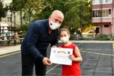 Minik basketbolcuların sertifika heyecanı Minik basketbolcuların sertifika heyecanı