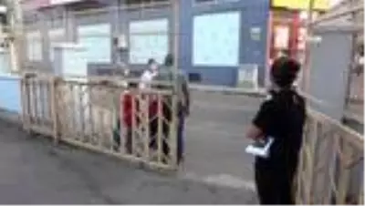 Ders zili çaldı! Okula girmek istemeyen minik Emir annesine zor anlar yaşattı Ders zili çaldı! Okula girmek istemeyen minik Emir annesine zor anlar yaşattı