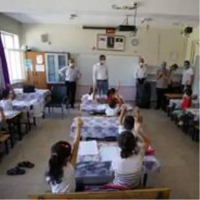 Minik öğrencilere hijyen seti ve oyuncak Minik öğrencilere hijyen seti ve oyuncak