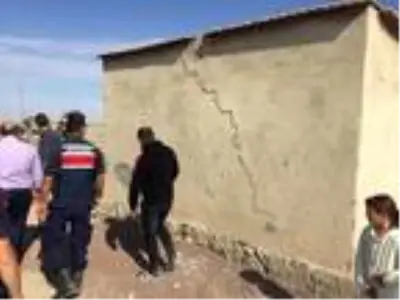 Niğde'deki deprem Konya'yı da etkiledi: 10 ev hasar gördü Niğde'deki deprem Konya'yı da etkiledi: 10 ev hasar gördü