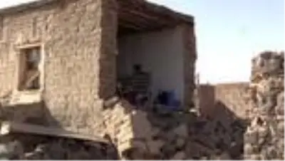 Niğde Valisi Şimşek depremden etkilenen Obruk köyünde incelemelerde bulundu Niğde Valisi Şimşek depremden etkilenen Obruk köyünde incelemelerde bulundu