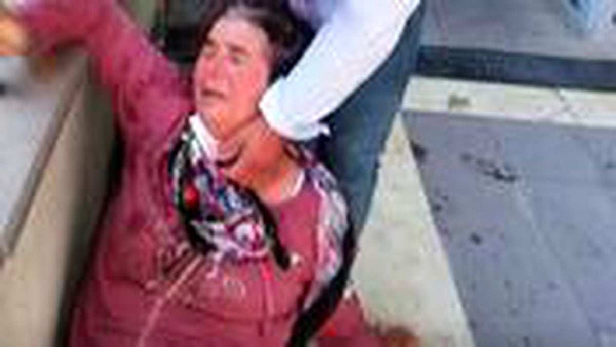 Tüfekle ev basıp küçük kızın ölümüne sebep olmuştu! Anne, oğluna verilen cezayı duyunca adliyede intihara kalkıştı