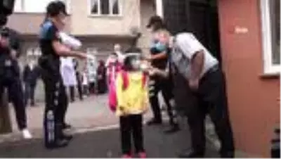 Okulun ilk gününde minik öğrenciler renkli görüntüler oluşturdu Okulun ilk gününde minik öğrenciler renkli görüntüler oluşturdu