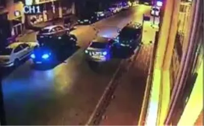 Pendik'te aracı ile caddeyi savaş alanına döndürdü...O anlar kamerada Pendik'te aracı ile caddeyi savaş alanına döndürdü...O anlar kamerada