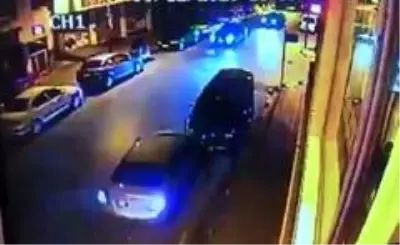 Pendik'te aracı ile caddeyi savaş alanına döndürdü...O anlar kamerada Pendik'te aracı ile caddeyi savaş alanına döndürdü...O anlar kamerada