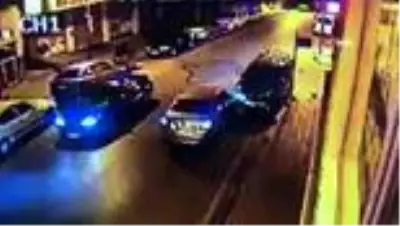Pendik'te aracı ile caddeyi savaş alanına döndürdü...O anlar kamerada Pendik'te aracı ile caddeyi savaş alanına döndürdü...O anlar kamerada