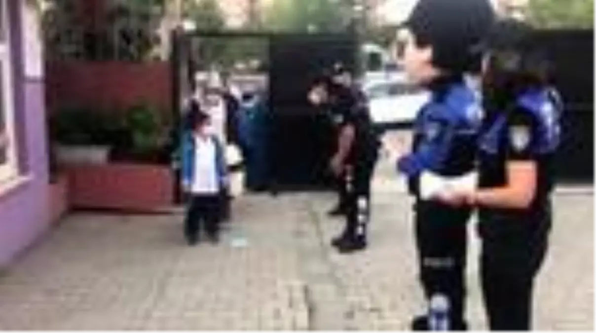Son dakika gündem: Polisten, öğrencilere Kovid-19 bilgilendirmesi
