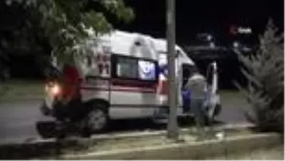 Refüje çarpan otomobil takla attı, sürücü yaralı kurtuldu Refüje çarpan otomobil takla attı, sürücü yaralı kurtuldu