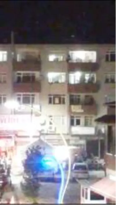 Sakarya'da bir binanın 4. katından atlayan kadının görüntüleri ortaya çıktı Sakarya'da bir binanın 4. katından atlayan kadının görüntüleri ortaya çıktı