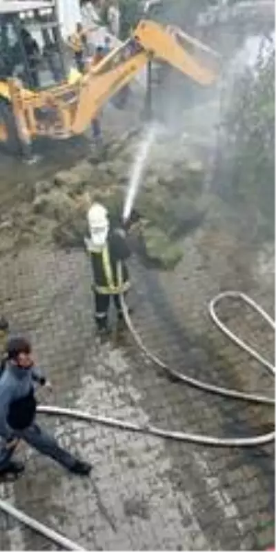 Son dakika 3. sayfa: Samanlıkta çıkan yangın korkuttu! Son dakika 3. sayfa: Samanlıkta çıkan yangın korkuttu!