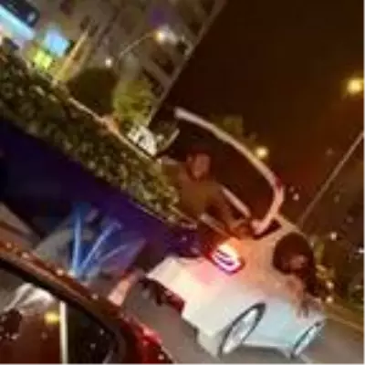 Seyyar satıcının otomobil bagajında tehlikeli yolculuğu Seyyar satıcının otomobil bagajında tehlikeli yolculuğu
