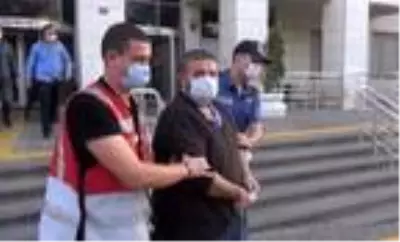 Silivri'de eşini ağır yaralayıp arkadaşını öldüren koca tutuklandı Silivri'de eşini ağır yaralayıp arkadaşını öldüren koca tutuklandı
