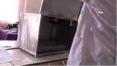 Sındırgı'da öğrencilere renkli maske ve kolonya Sındırgı'da öğrencilere renkli maske ve kolonya