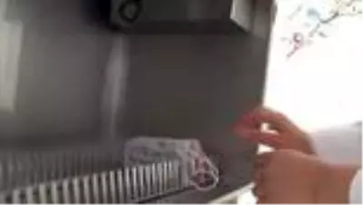 Sındırgı'da öğrencilere renkli maske ve kolonya Sındırgı'da öğrencilere renkli maske ve kolonya
