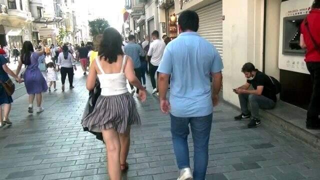 Taksim'de genç kadını taciz eden kişi hakkında yakalama kararı çıkarıldı Taksim'de genç kadını taciz eden kişi hakkında yakalama kararı çıkarıldı