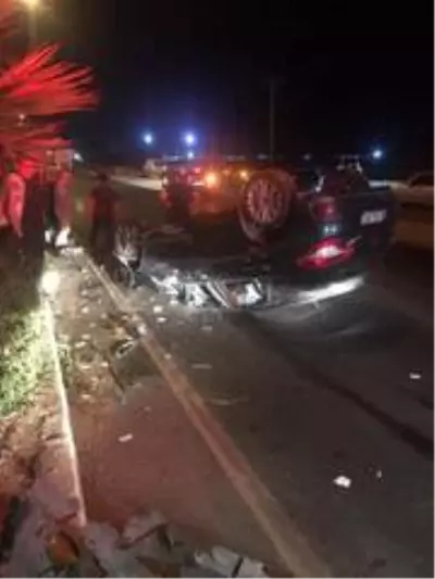 Turgutlu'da kamyon ile otomobil çarpıştı: 3 yaralı Turgutlu'da kamyon ile otomobil çarpıştı: 3 yaralı