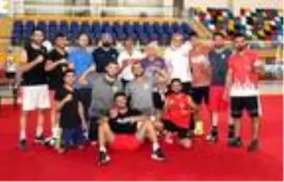 Türkiye ve İngiltere Milli Boks Takımı sporcuları çalışmalarını sürdürüyor Türkiye ve İngiltere Milli Boks Takımı sporcuları çalışmalarını sürdürüyor
