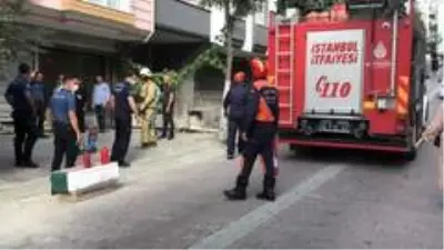 Karşısında haciz memurlarını gören şahıs, üstüne tiner döküp kendini dükkana kilitledi Karşısında haciz memurlarını gören şahıs, üstüne tiner döküp kendini dükkana kilitledi